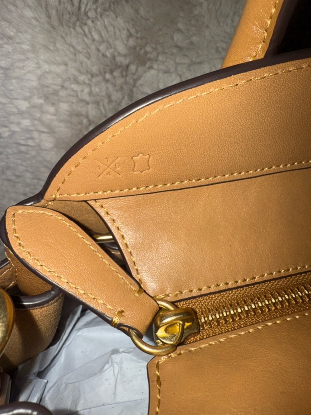 Coach Empire 28 Honey Brown, excellent condition - Picture 8 of 12
